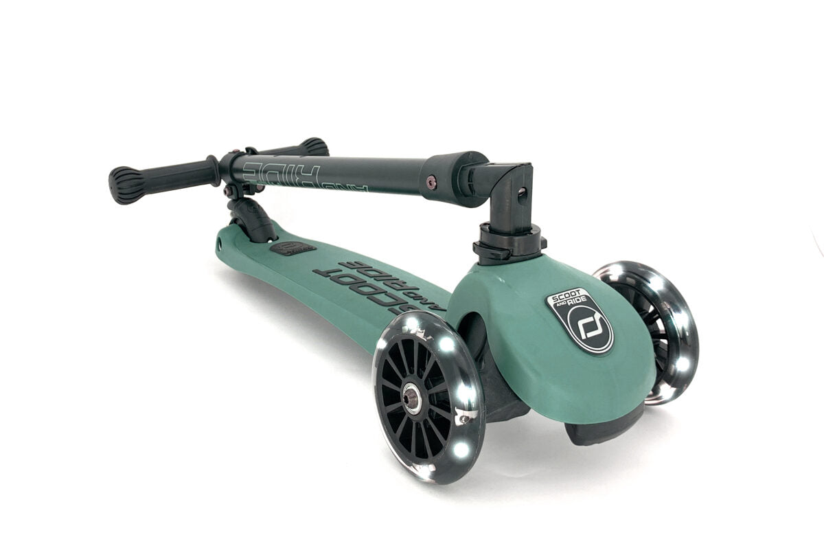 Skrejritenis Scoot and Ride Highwaykick 3 LED Forest